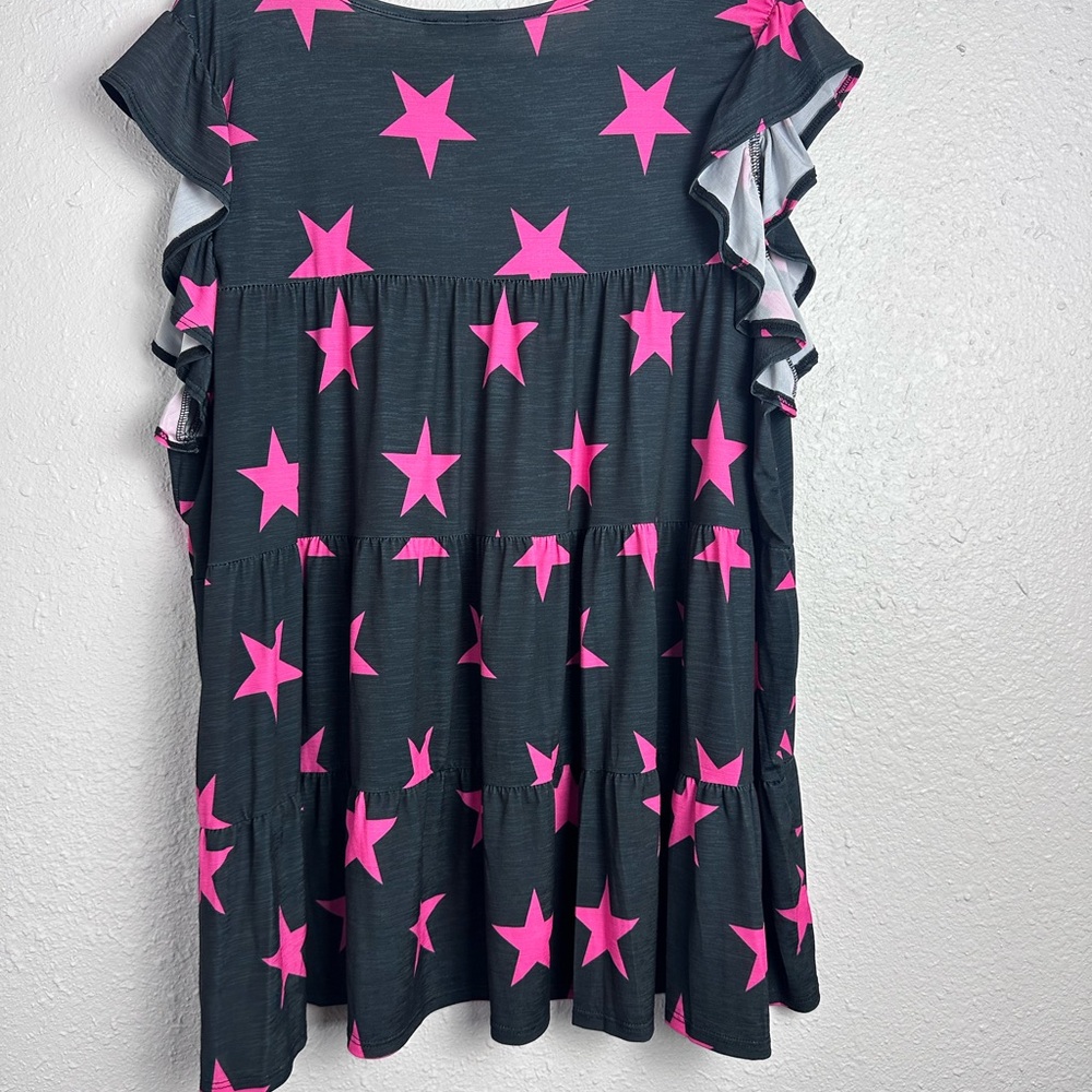 HEIMISH USA Women’s Pink Star Patterned Top Size 1X - Picture 4 of 5